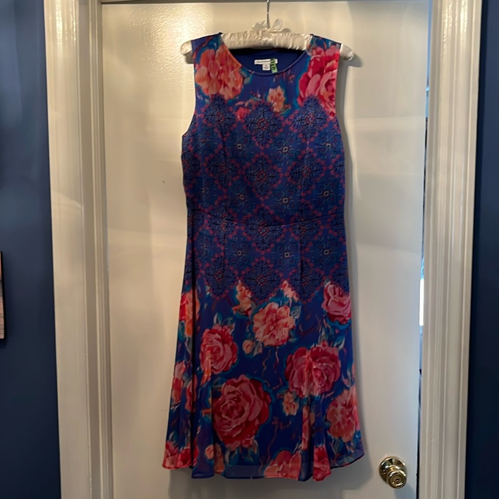 Gorgeous blue floral midi sleeveless dress